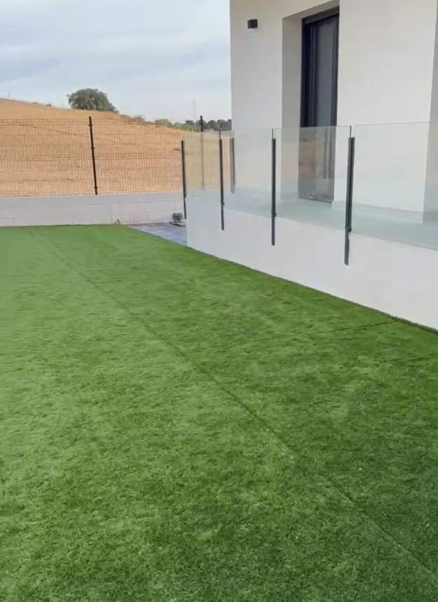 Solado de zona exterior de chalet — Alcorcón, Madrid — foto del proyecto